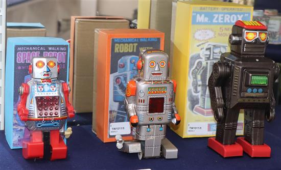 Three vintage Japanese tinplate /plastic robots,